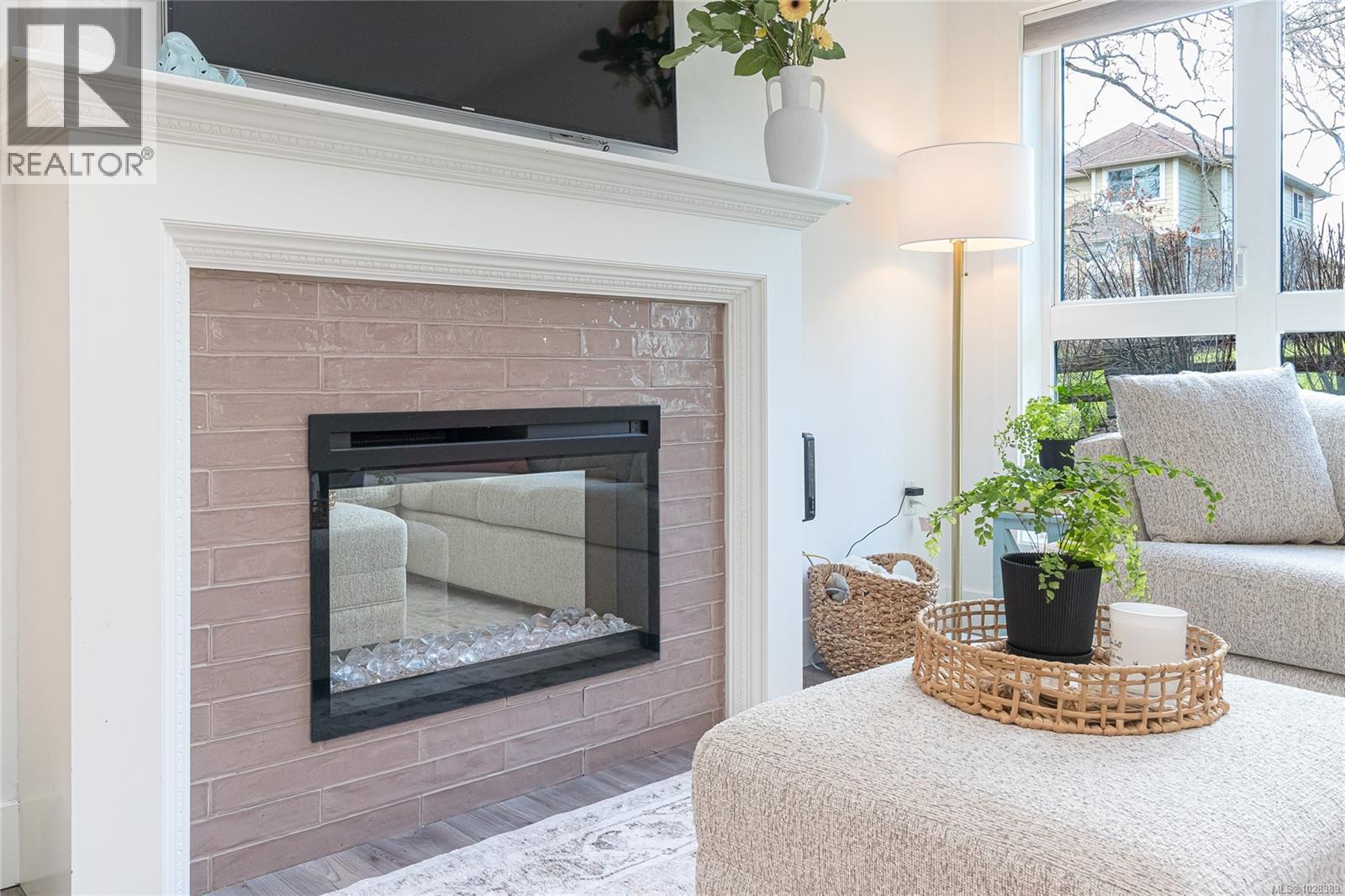 Single Family House for Sale in   Travino Lane Saanich 