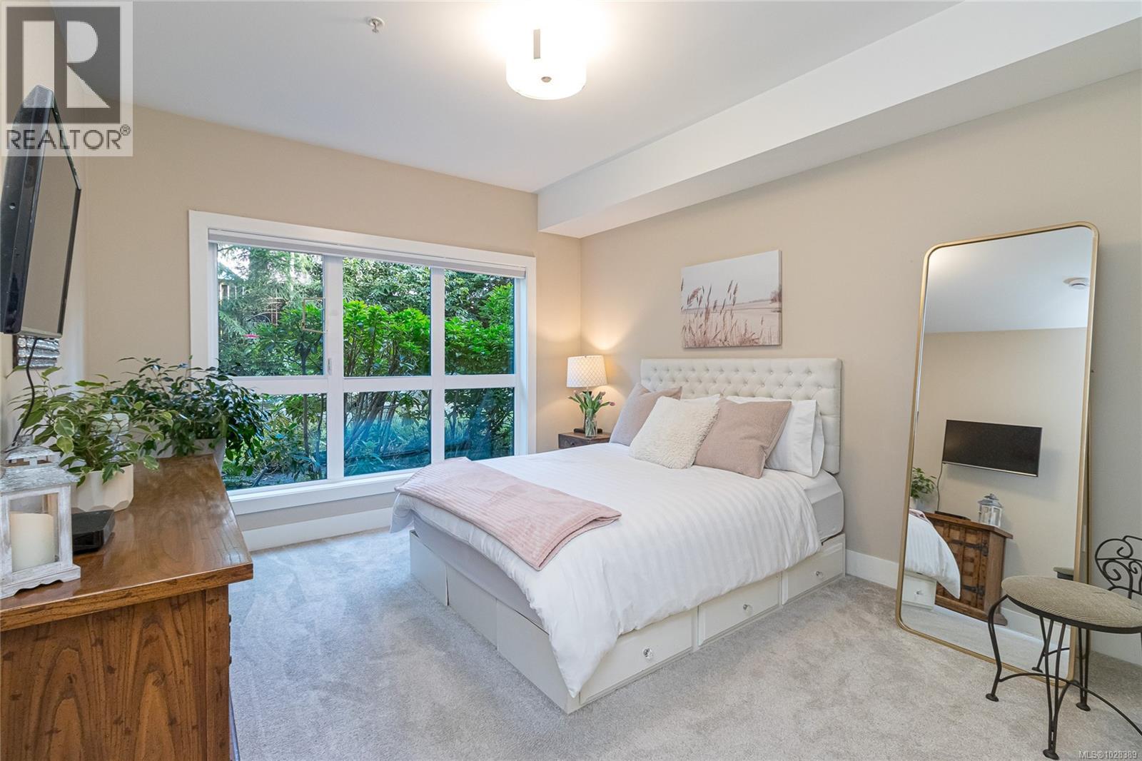 Single Family House for Sale in   Travino Lane Saanich 