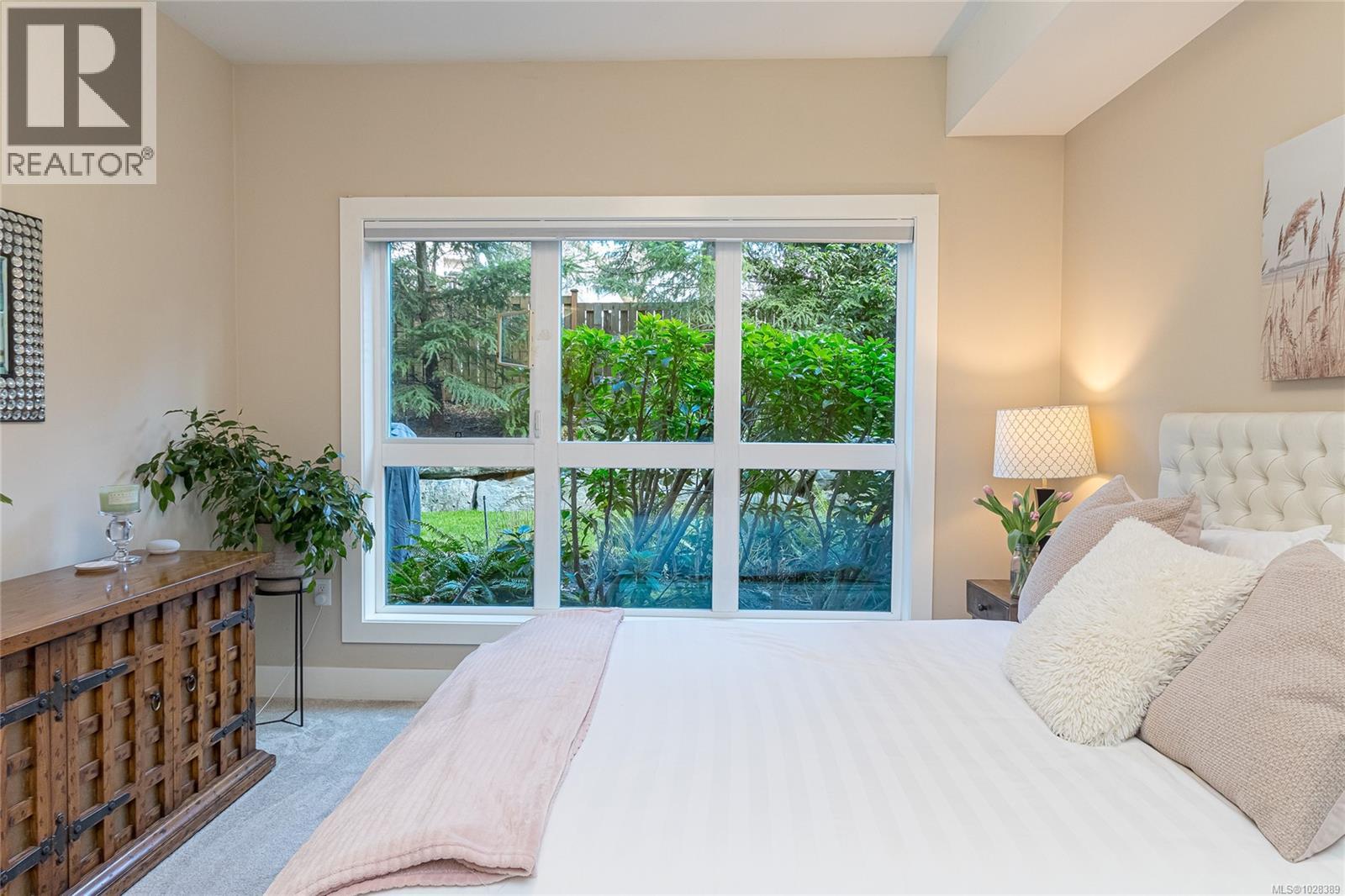 Single Family House for Sale in   Travino Lane Saanich 