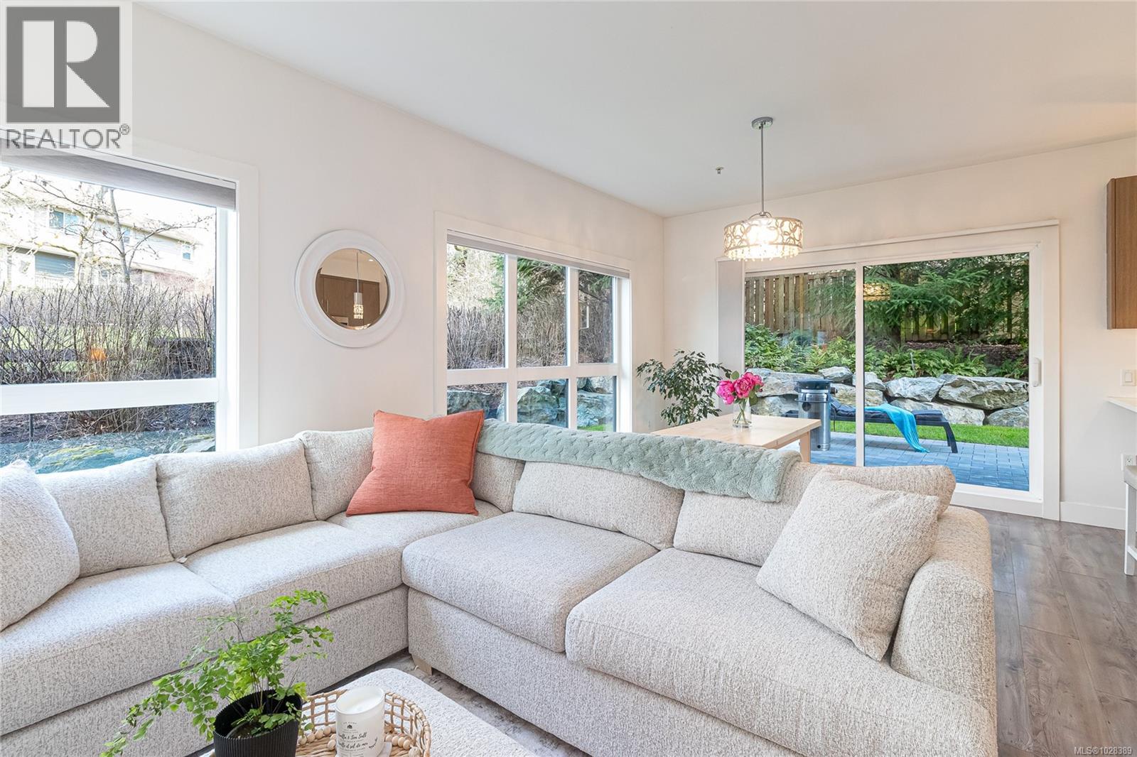 Single Family House for Sale in   Travino Lane Saanich 