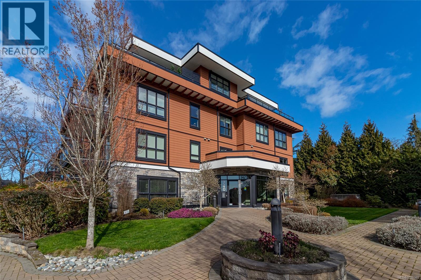 Single Family House for Sale in   Travino Lane Saanich 