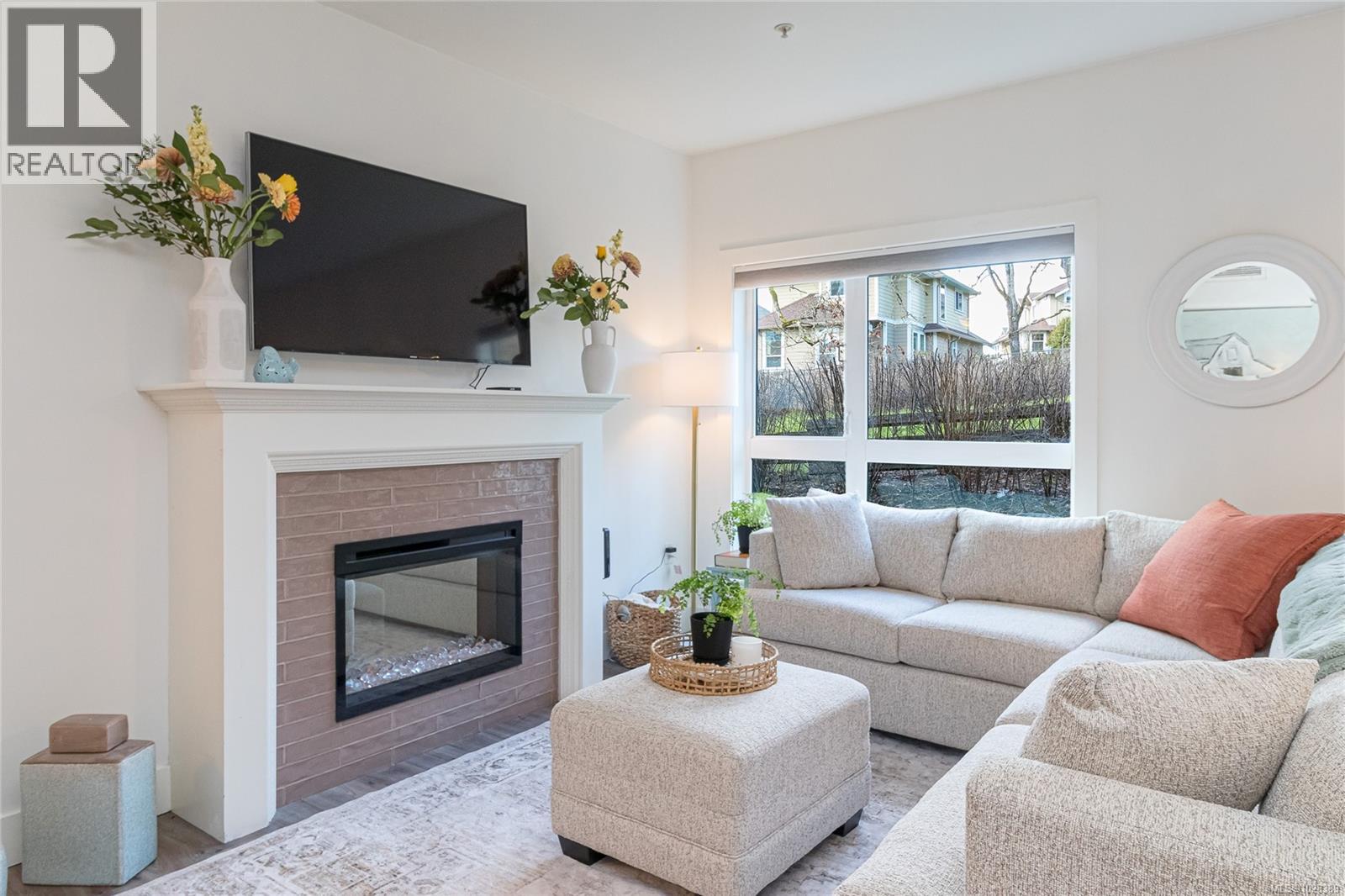 Single Family House for Sale in   Travino Lane Saanich 