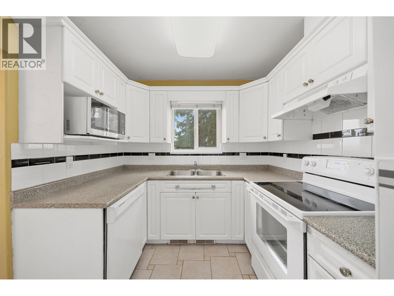 2312 MARINE DRIVE, New Westminster