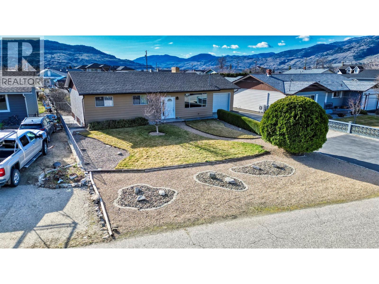 5883 FAIRVIEW Place, Oliver