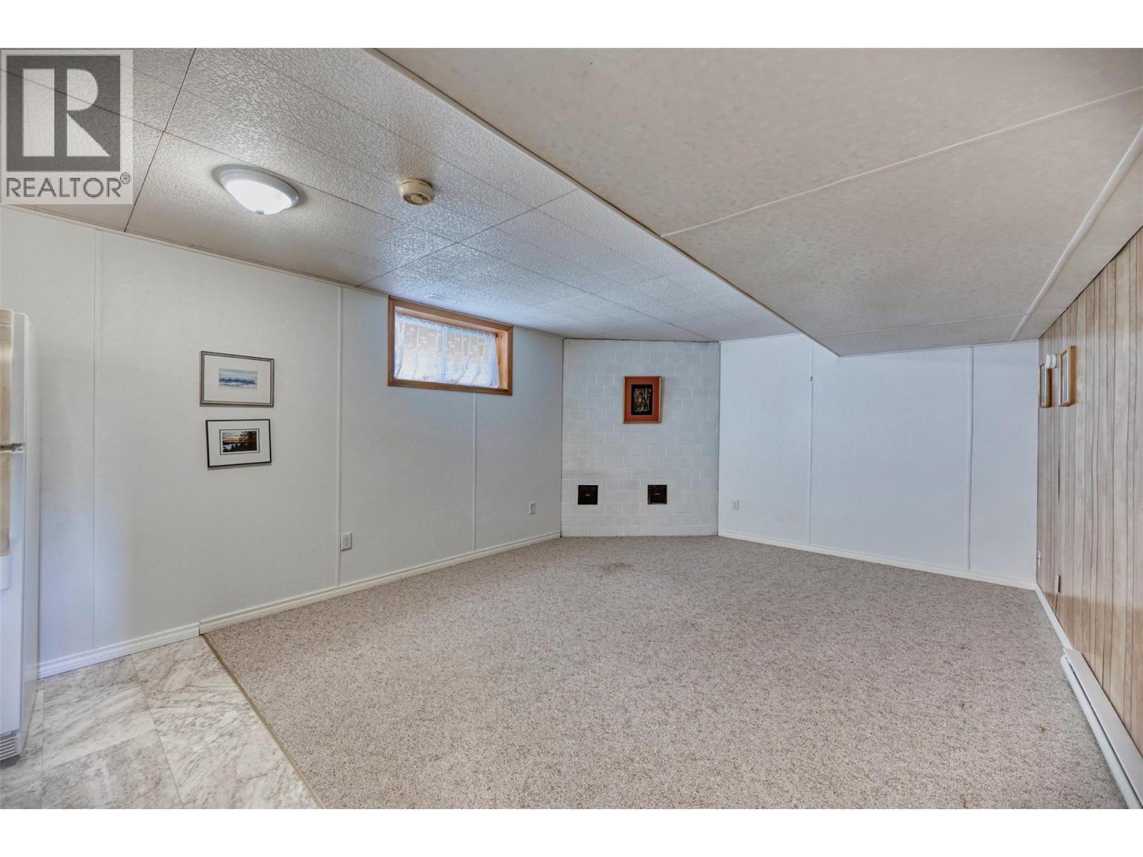 5883 FAIRVIEW Place, Oliver