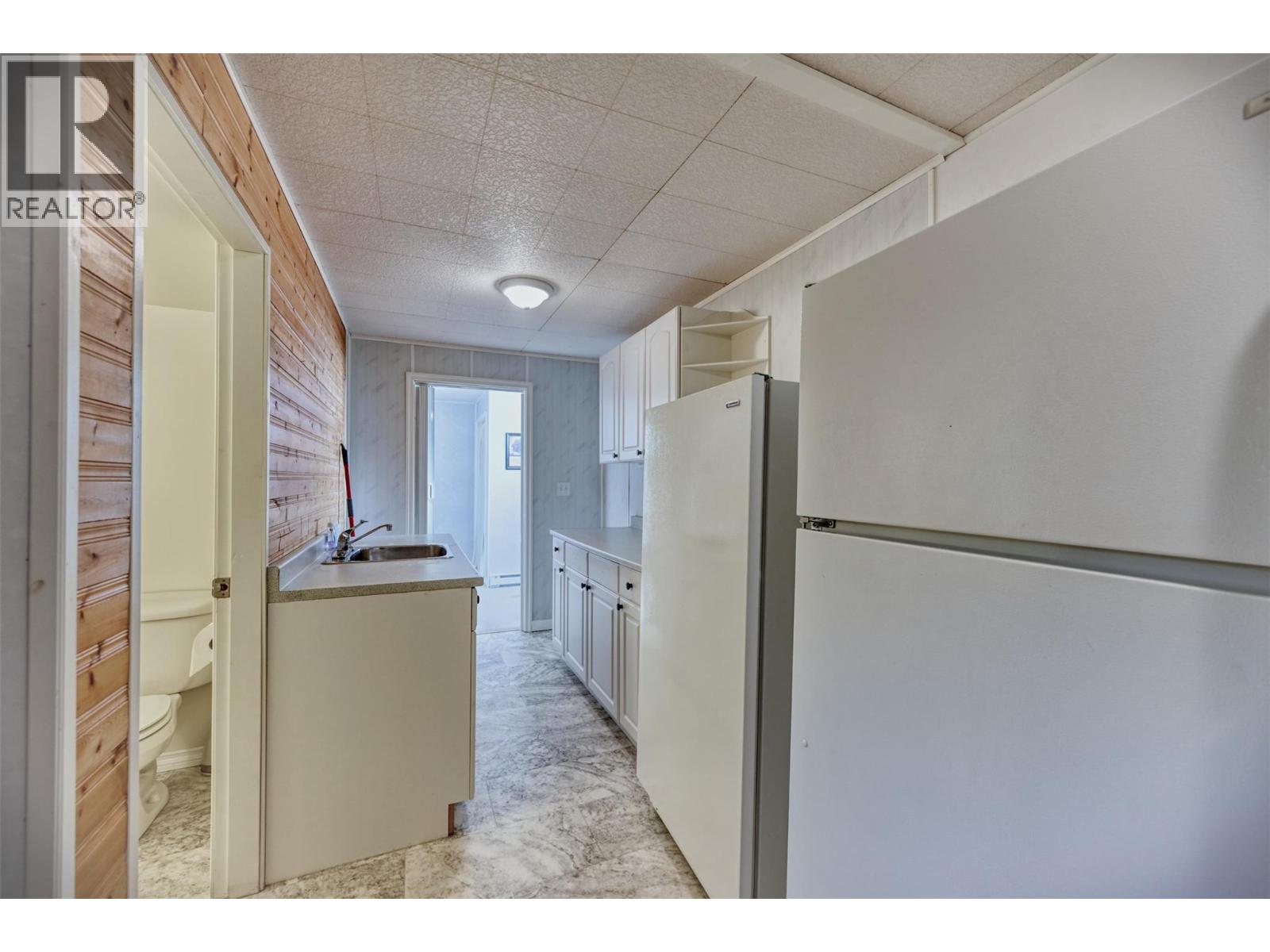 5883 FAIRVIEW Place, Oliver