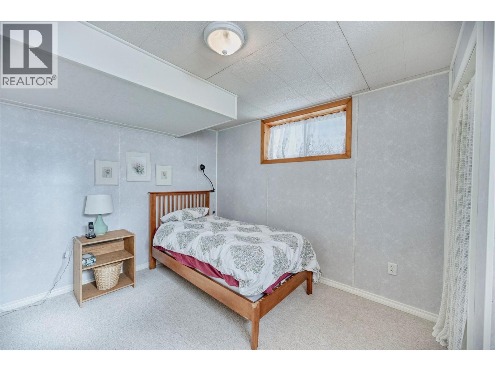 5883 FAIRVIEW Place, Oliver