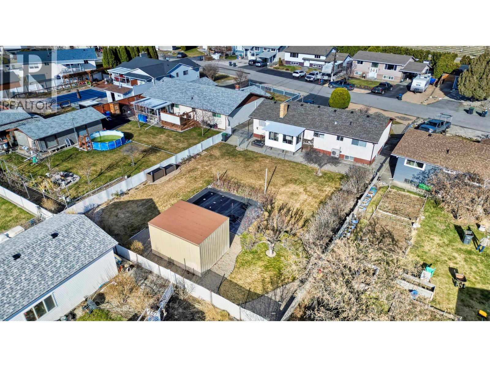 5883 FAIRVIEW Place, Oliver