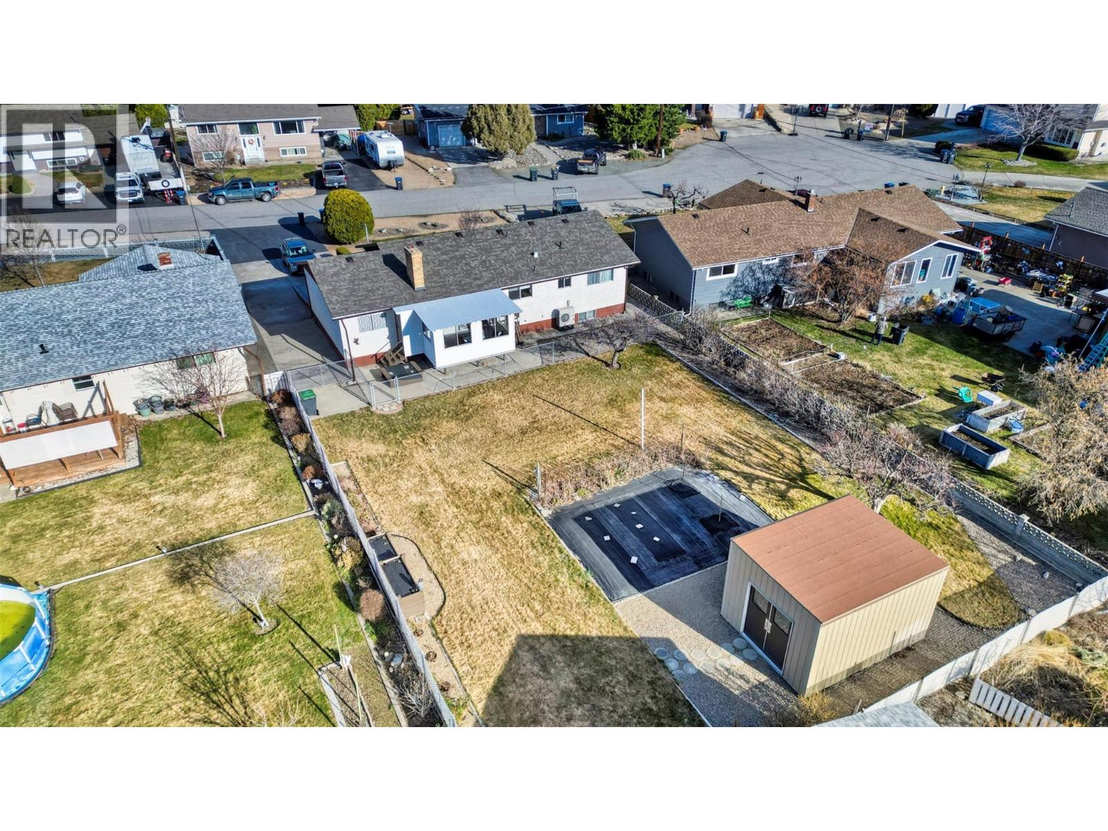 5883 FAIRVIEW Place, Oliver