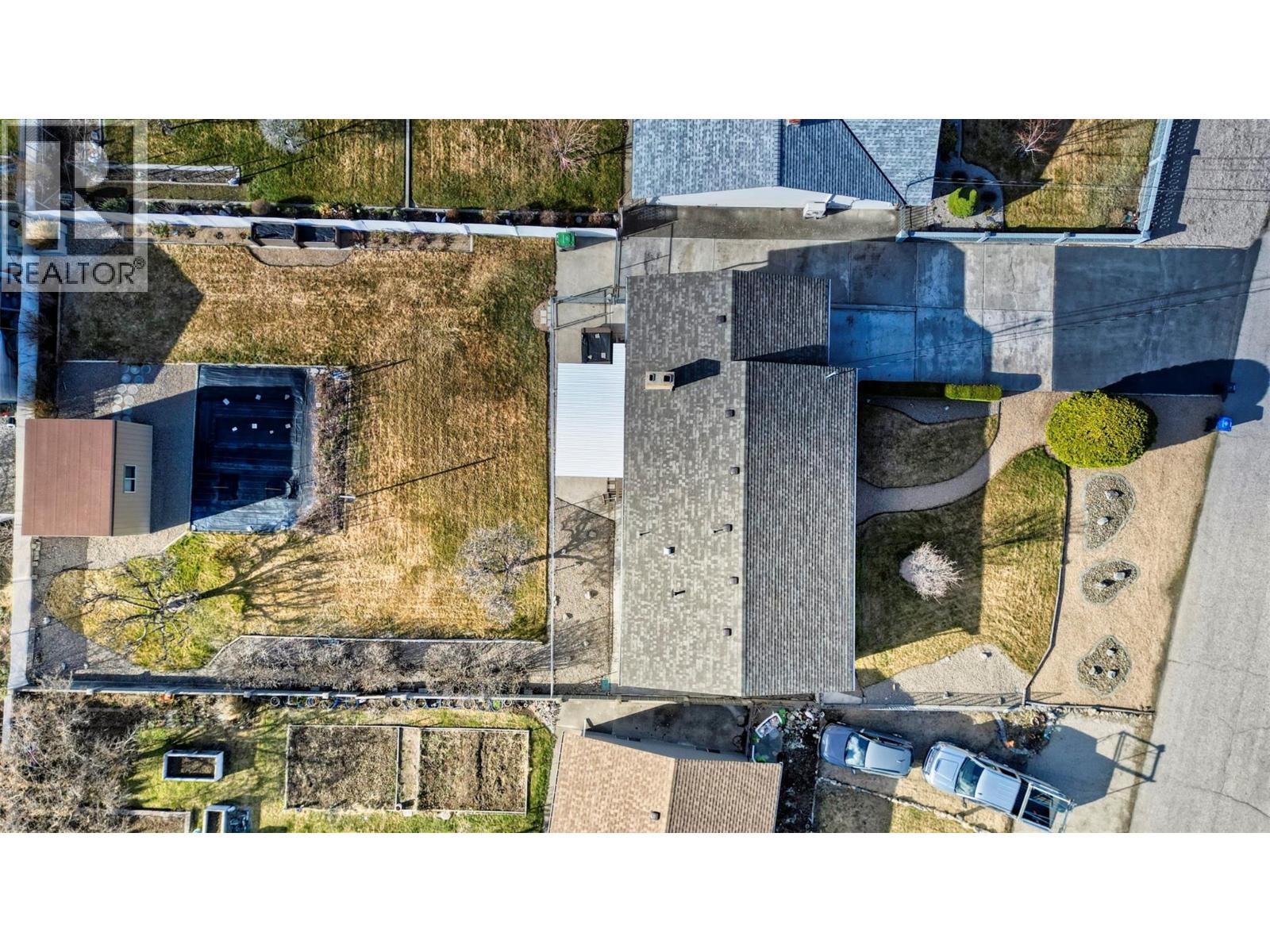 5883 FAIRVIEW Place, Oliver