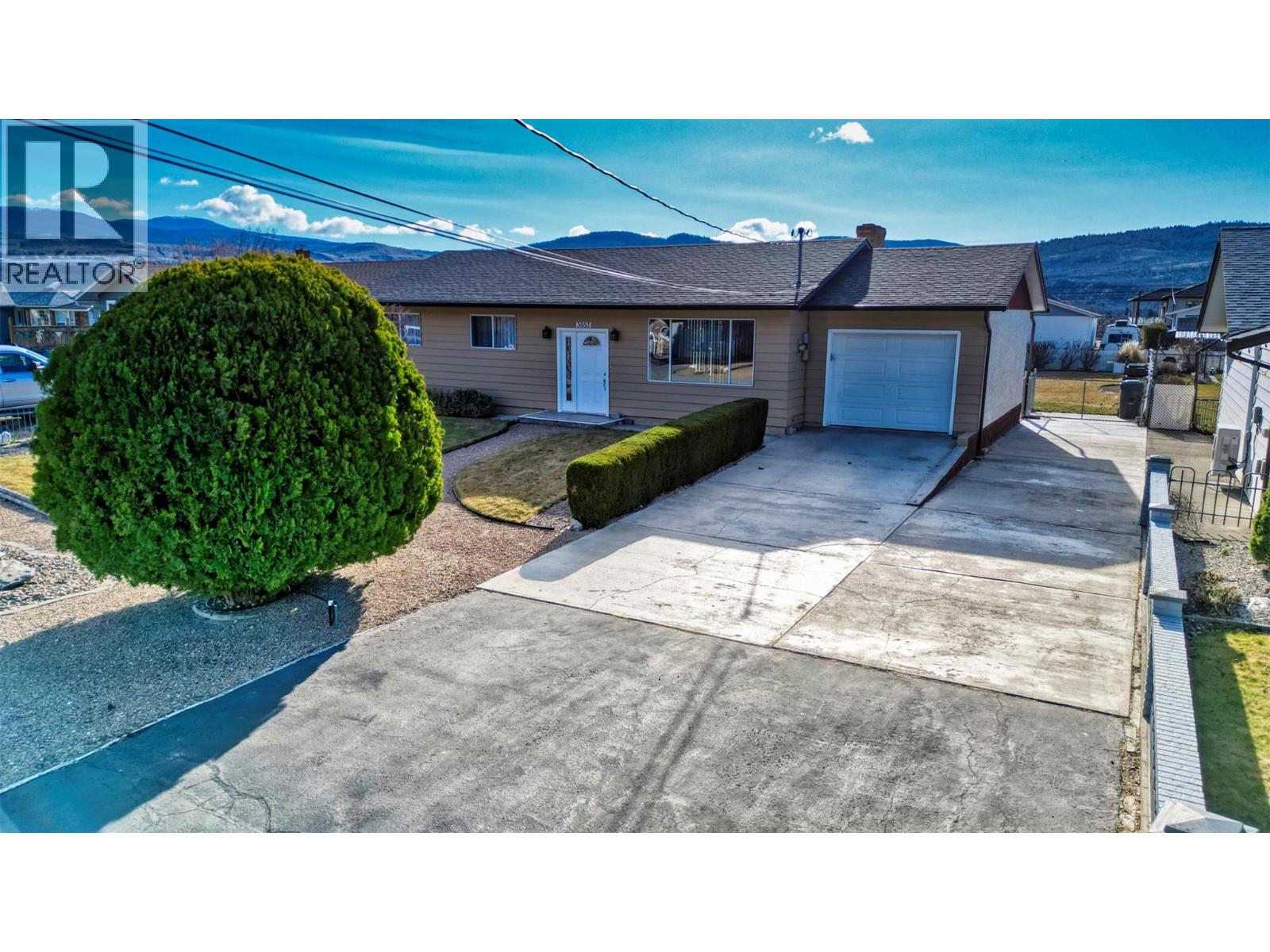 5883 FAIRVIEW Place, Oliver