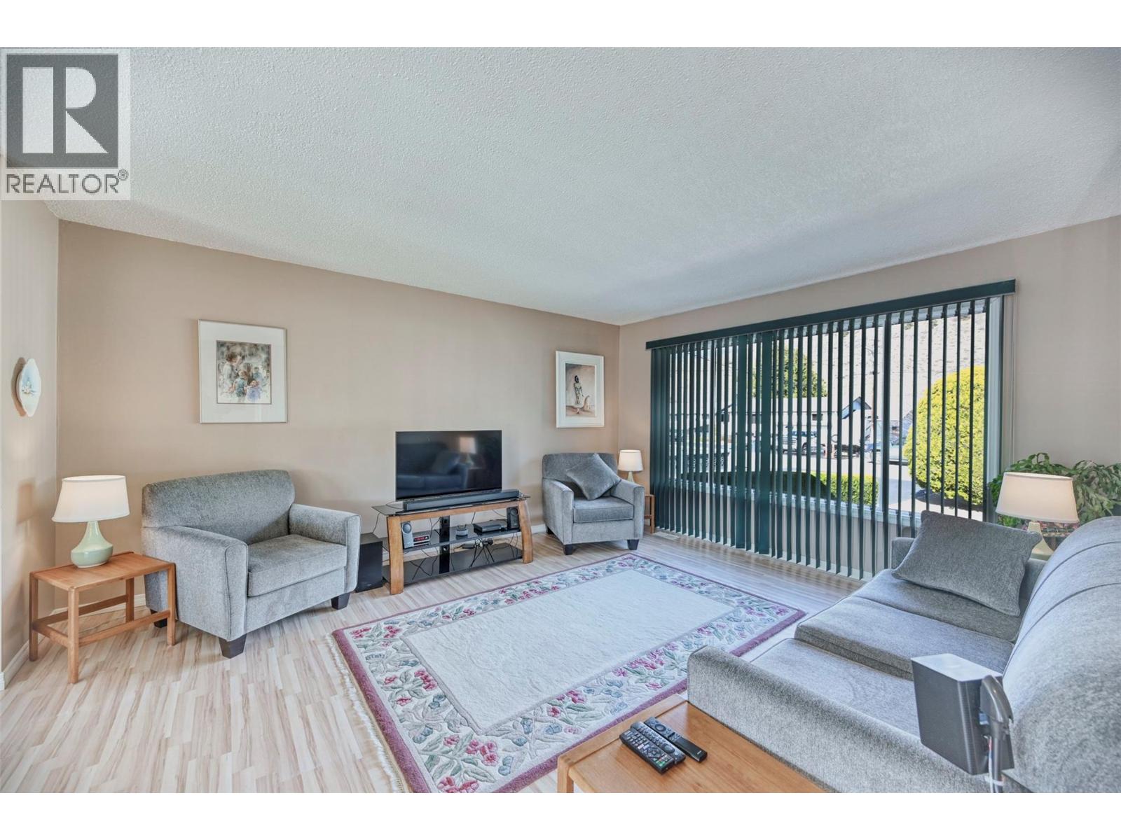 5883 FAIRVIEW Place, Oliver