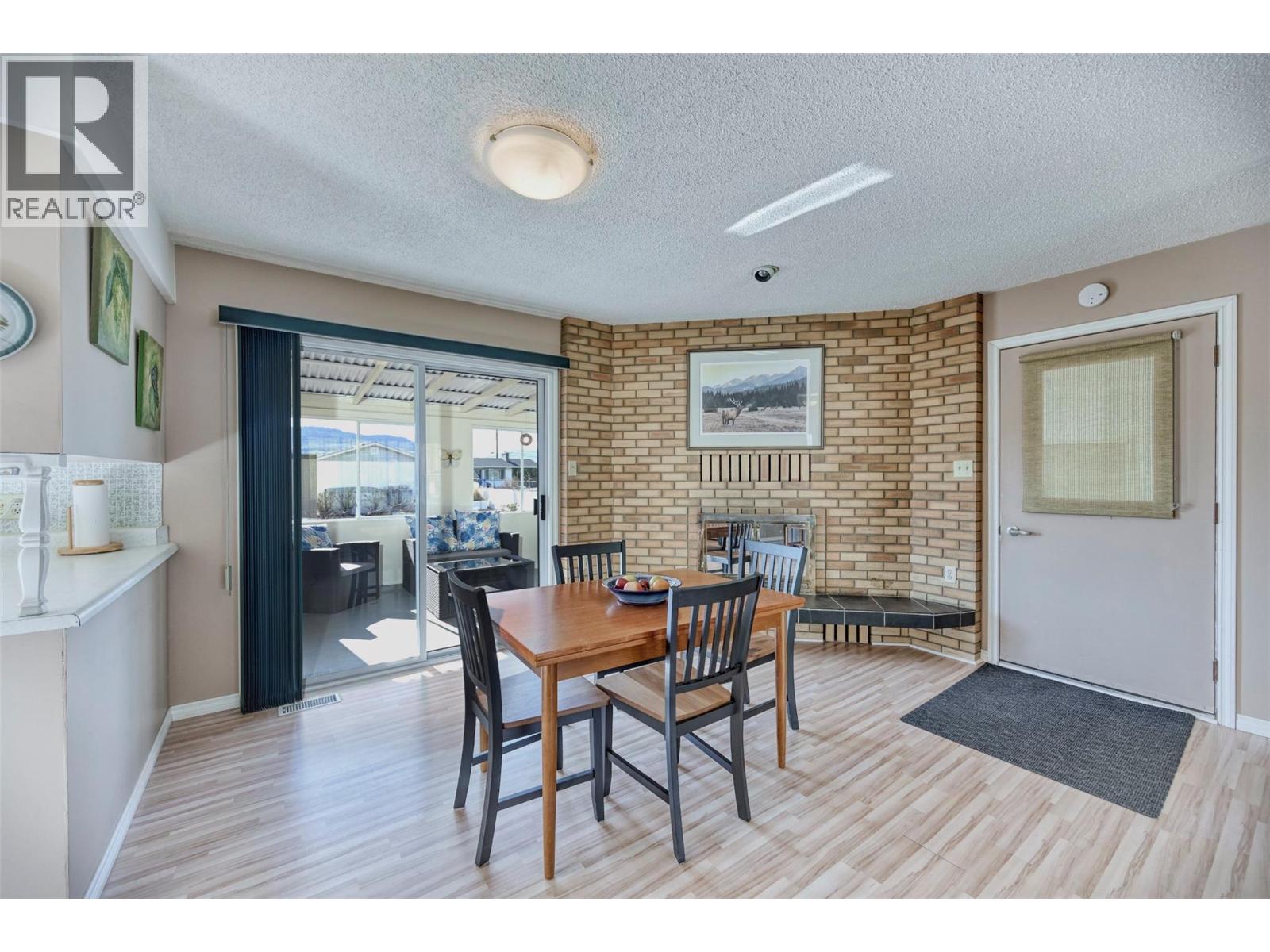 5883 FAIRVIEW Place, Oliver