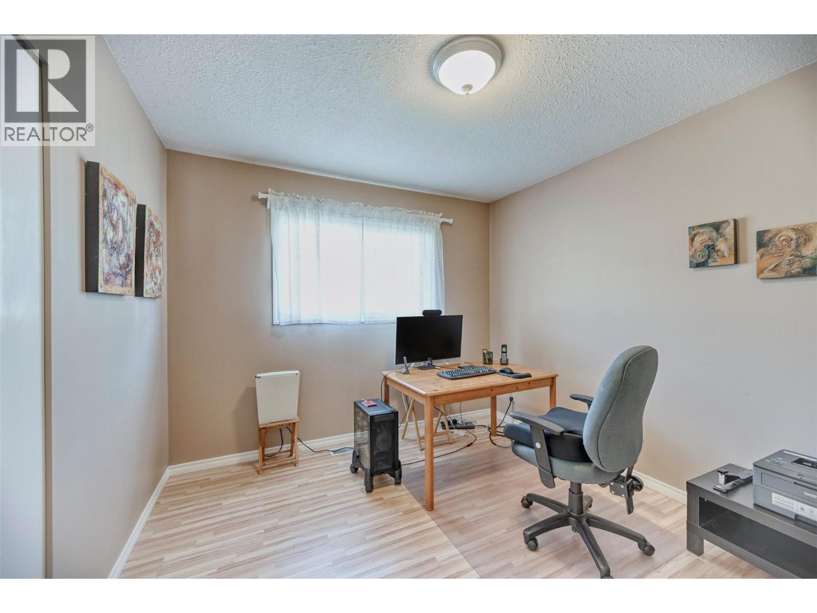 5883 FAIRVIEW Place, Oliver