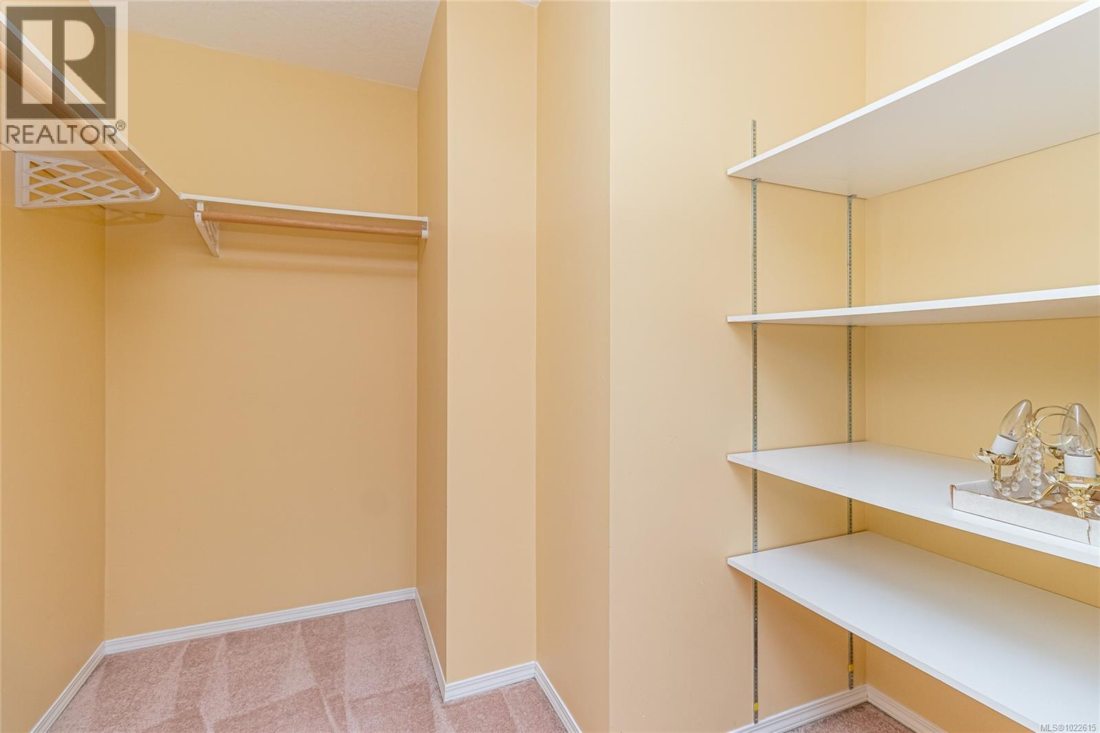 303 245 First St, Duncan