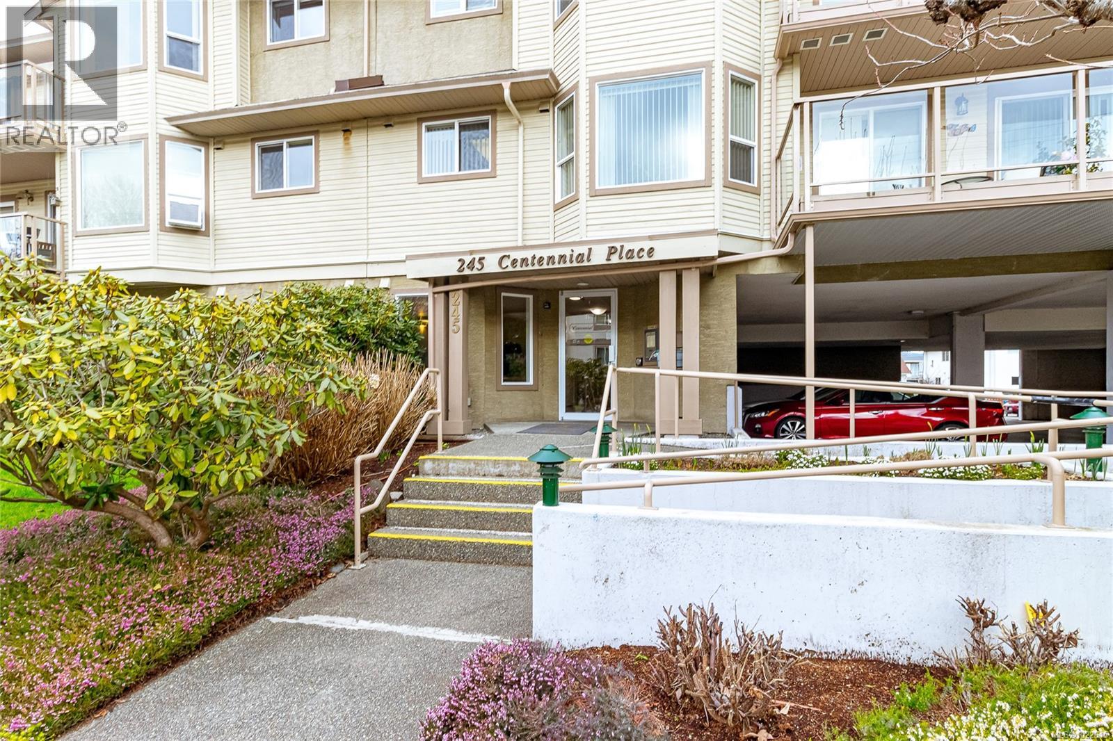 303 245 First St, Duncan