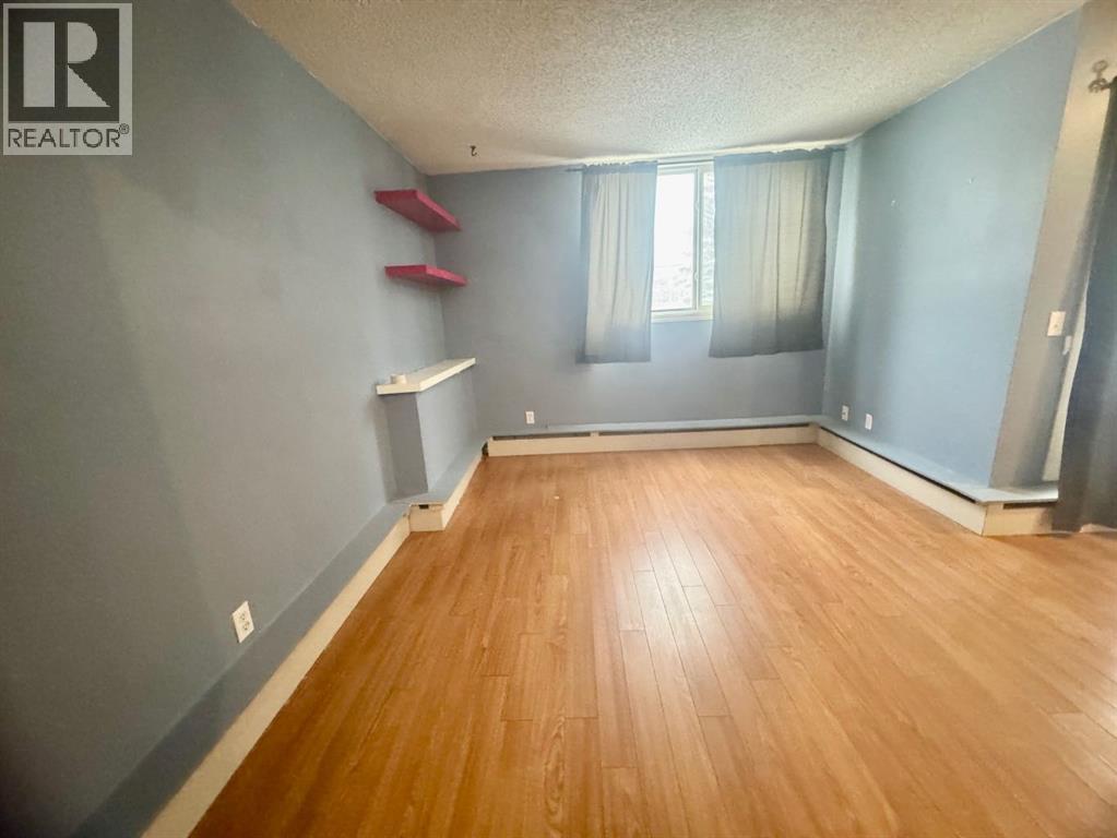 Single Family House for Sale in    Street NW Bowness Calgary 