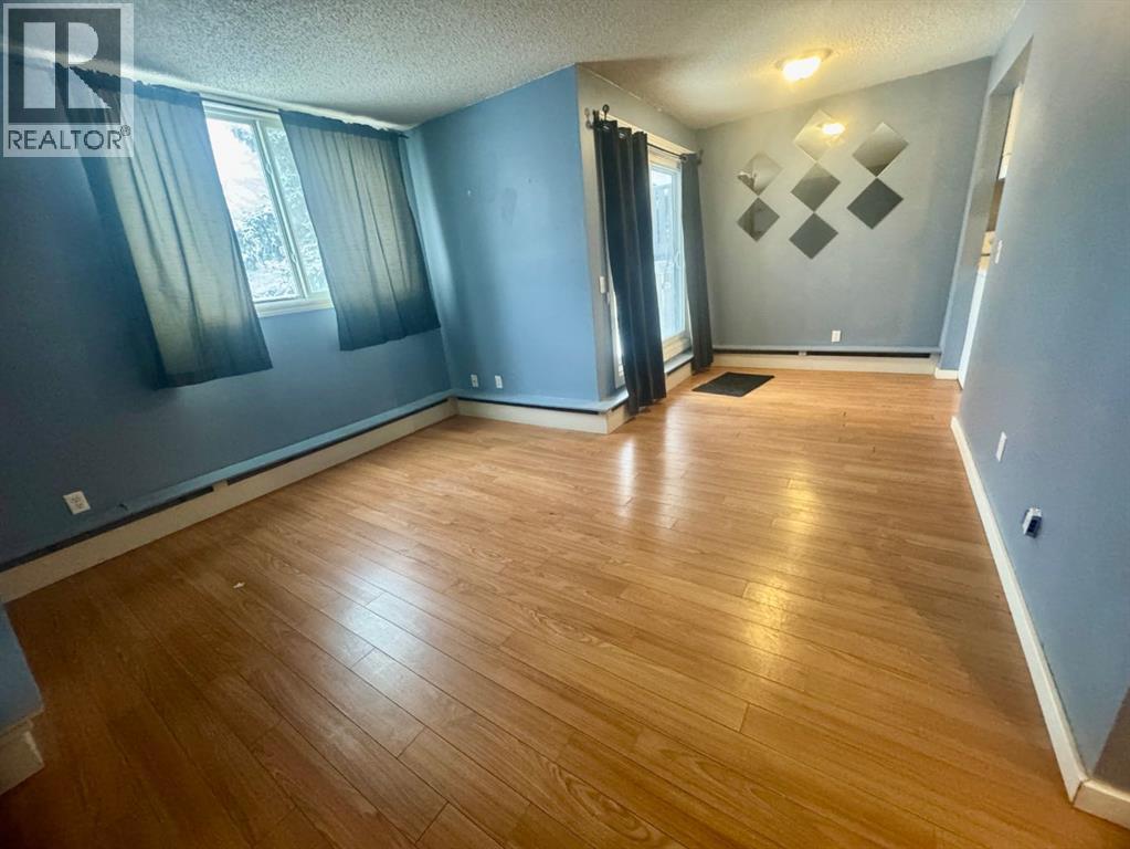 Single Family House for Sale in    Street NW Bowness Calgary 