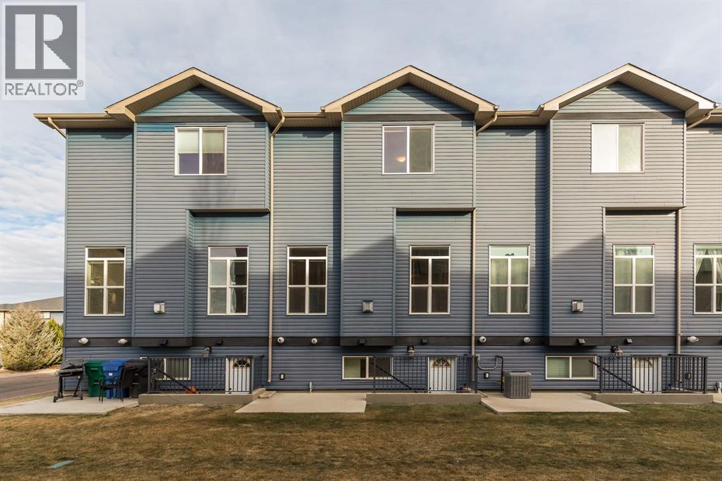 Single Family House for Sale in  Mt Sundance Manor W Sunridge Lethbridge 