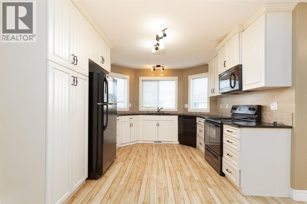 Single Family House for Sale in  Mt Sundance Manor W Sunridge Lethbridge 