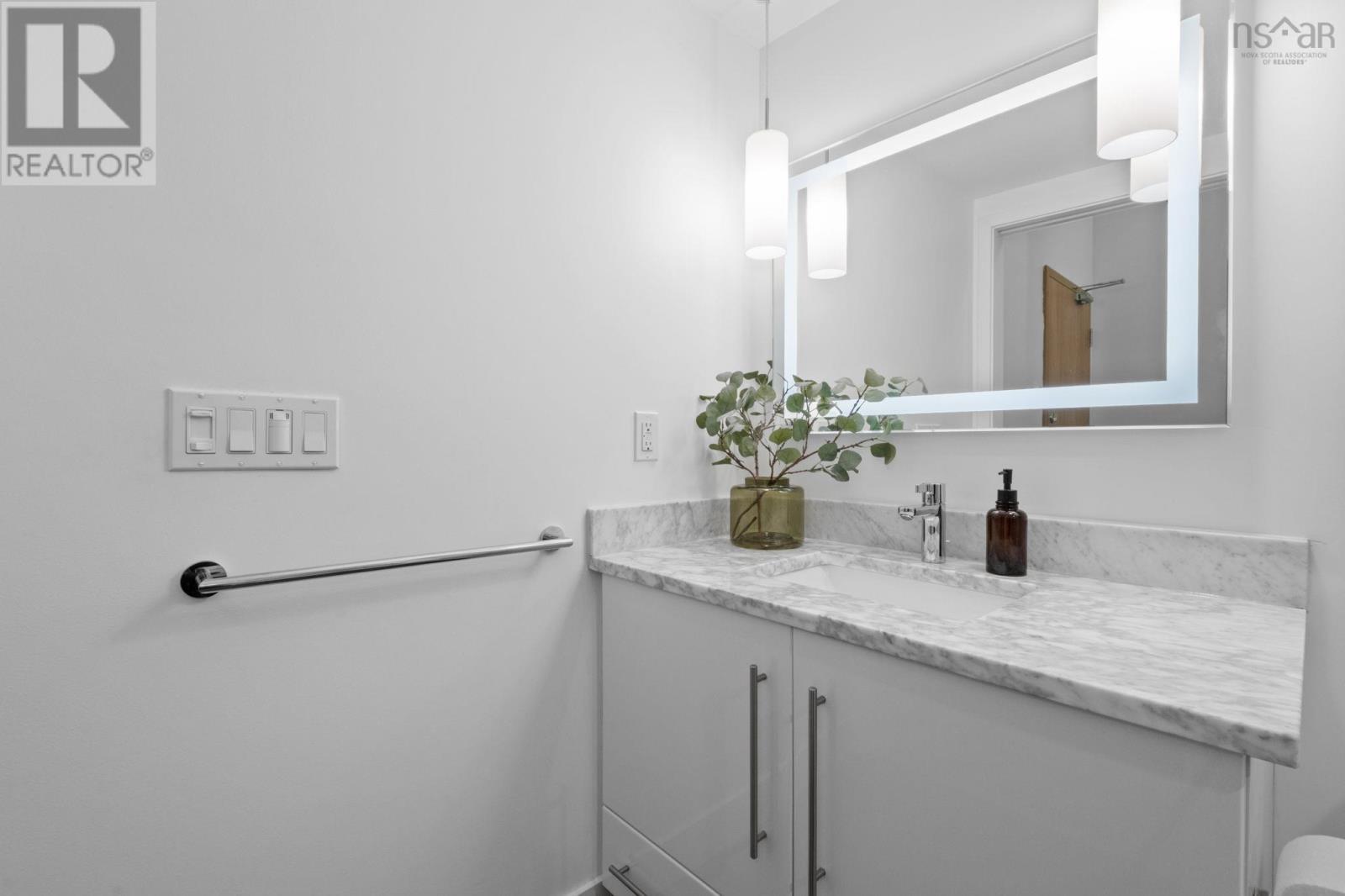 Property 23 of 50 of 216 5662 Roberts Street