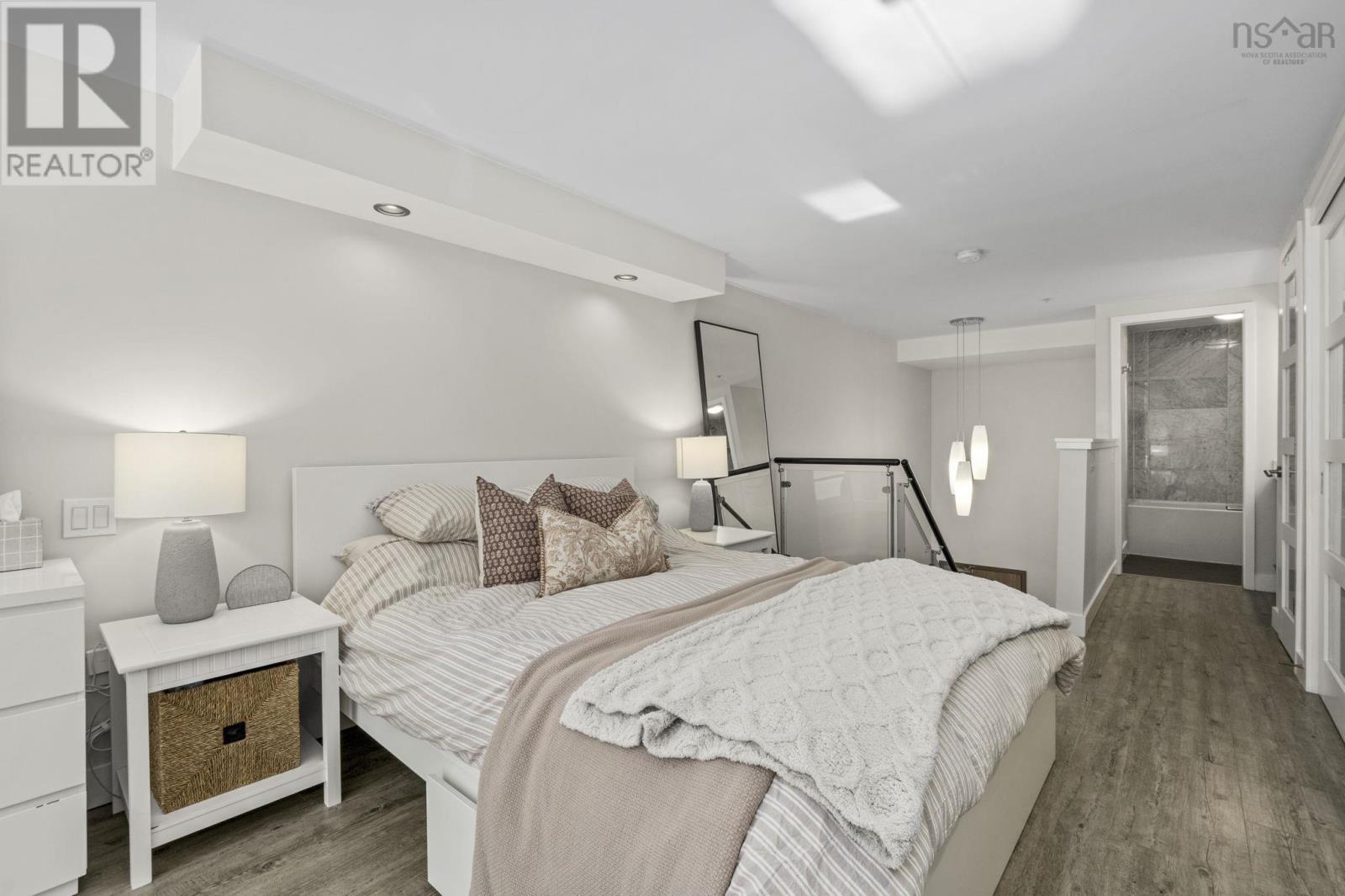 Property 29 of 50 of 216 5662 Roberts Street