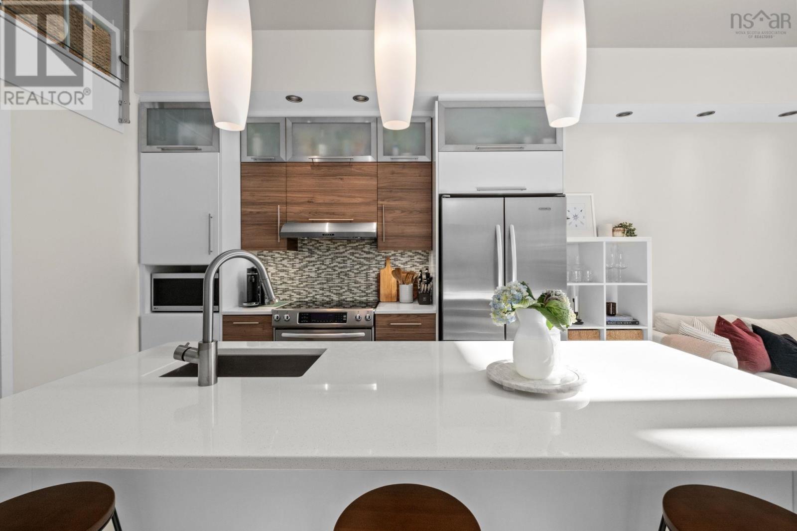 Property 11 of 50 of 216 5662 Roberts Street