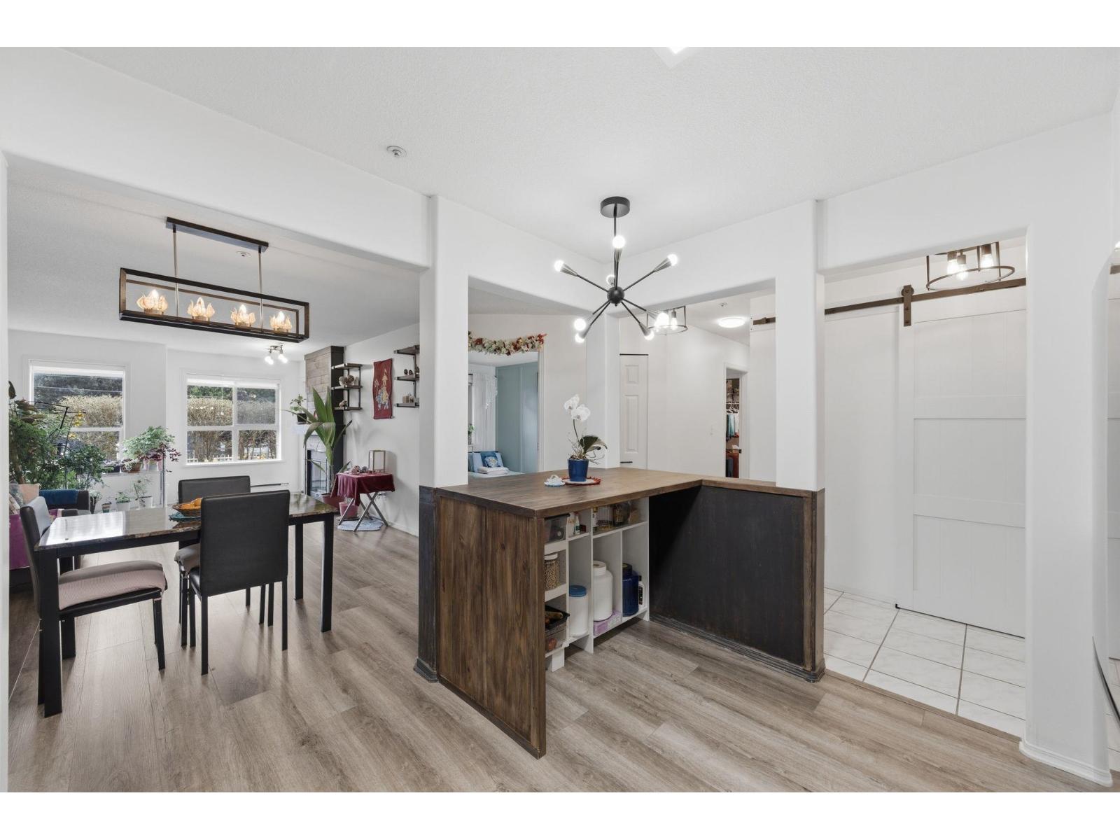 102 33731 MARSHALL ROAD, Abbotsford