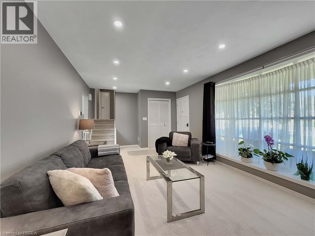 46 DAVIS Street W - 10