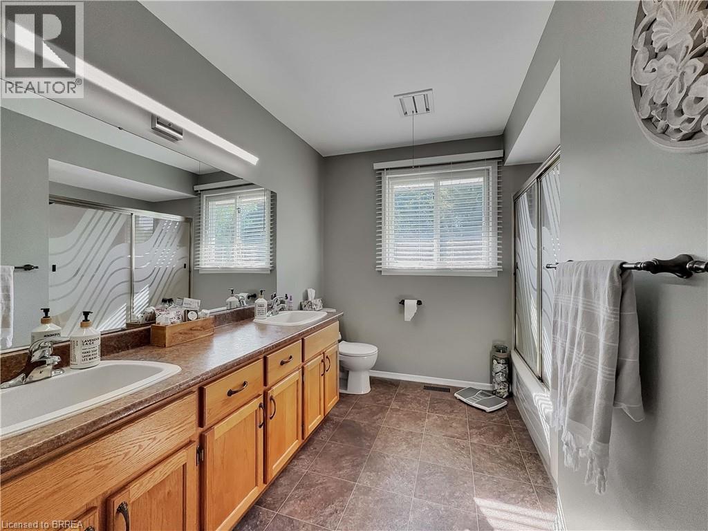 46 DAVIS Street W - 11