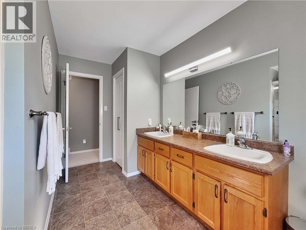 46 DAVIS Street W - 12