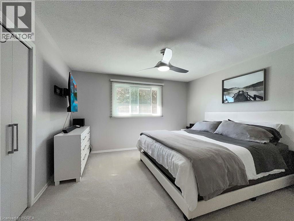 46 DAVIS Street W - 15