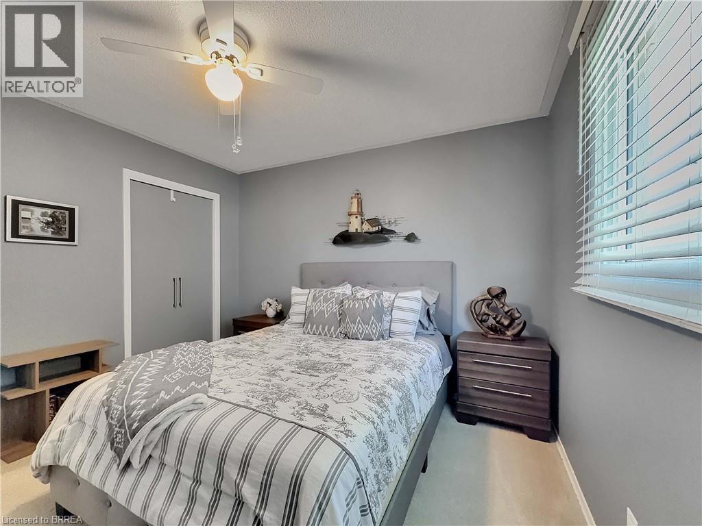 46 DAVIS Street W - 18