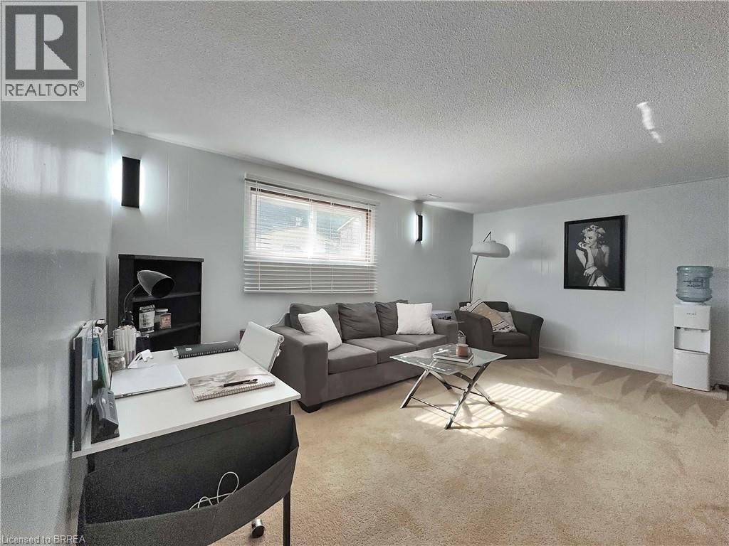 46 DAVIS Street W - 19