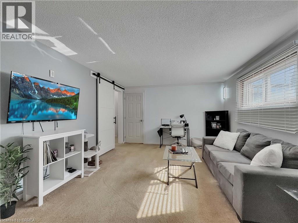46 DAVIS Street W - 20