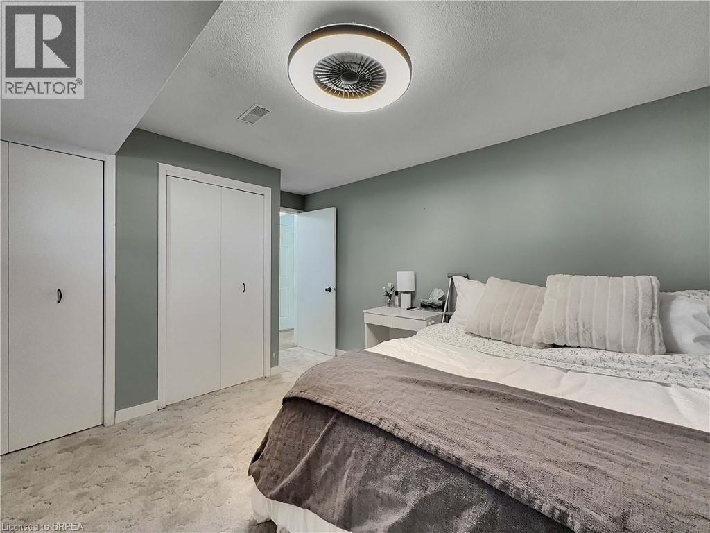 46 DAVIS Street W - 24