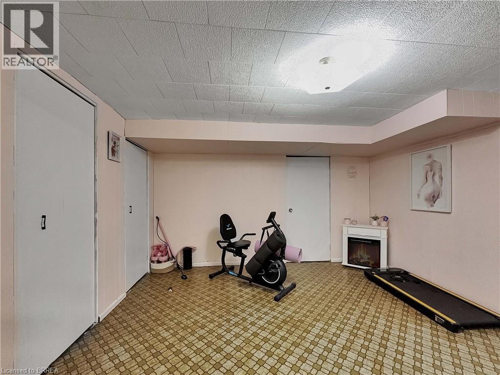 46 DAVIS Street W - 26