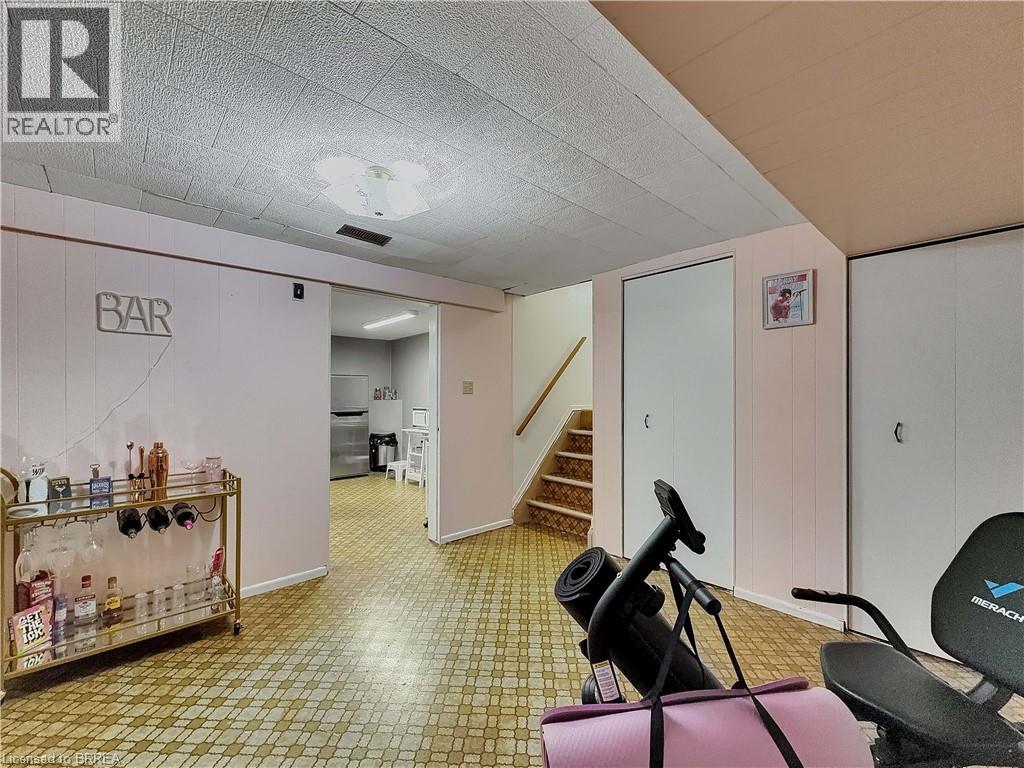 46 DAVIS Street W - 27