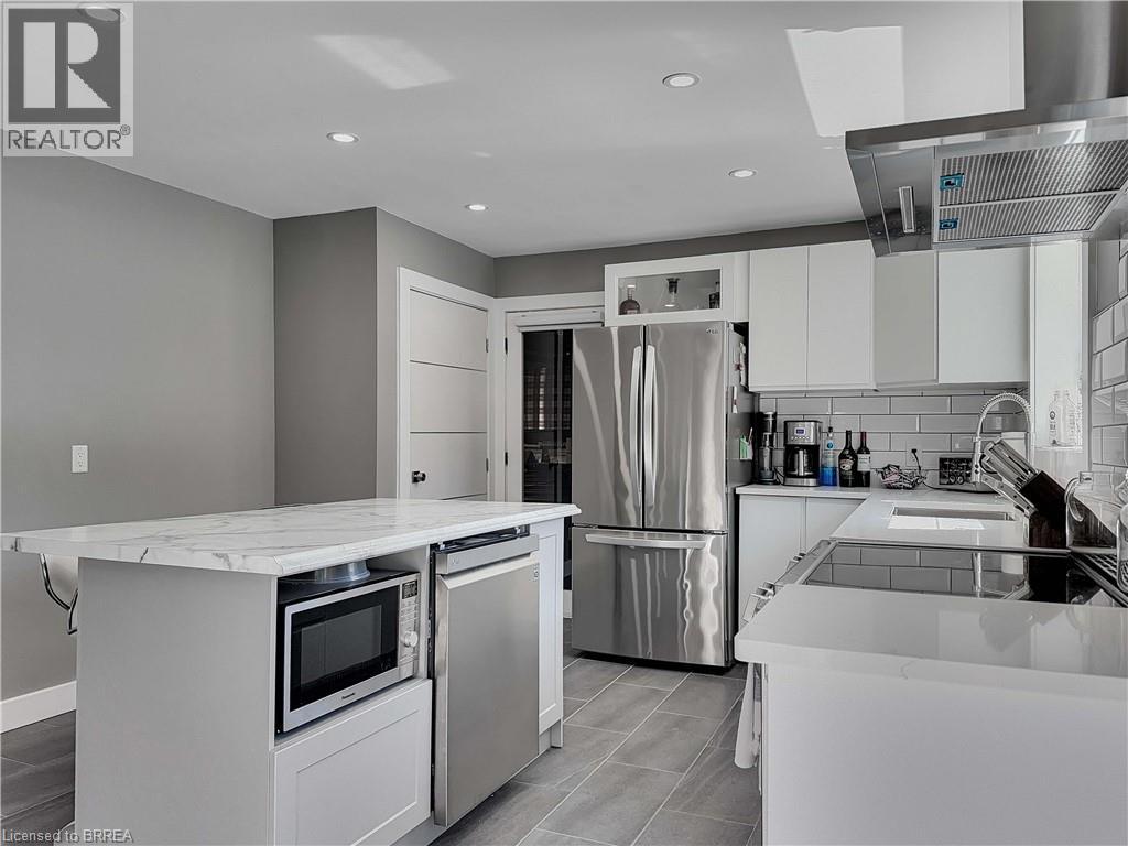 46 DAVIS Street W - 5