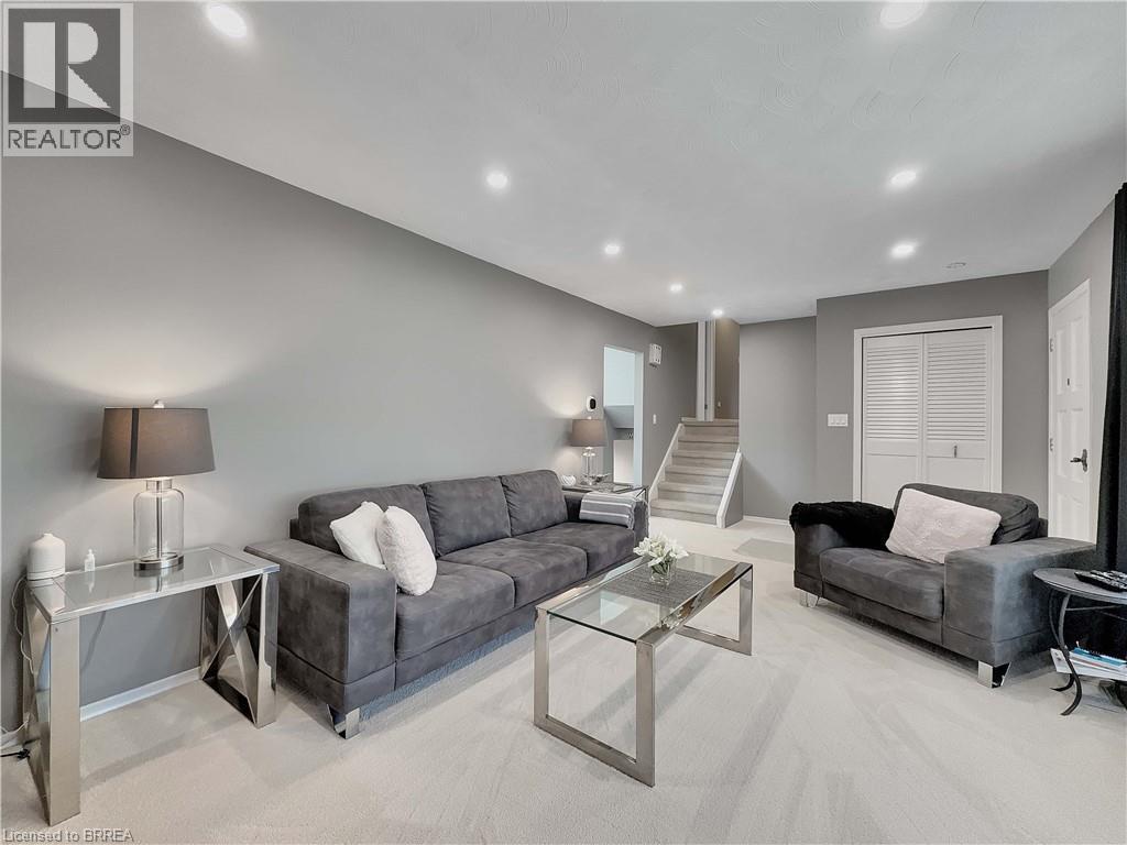 46 DAVIS Street W - 9