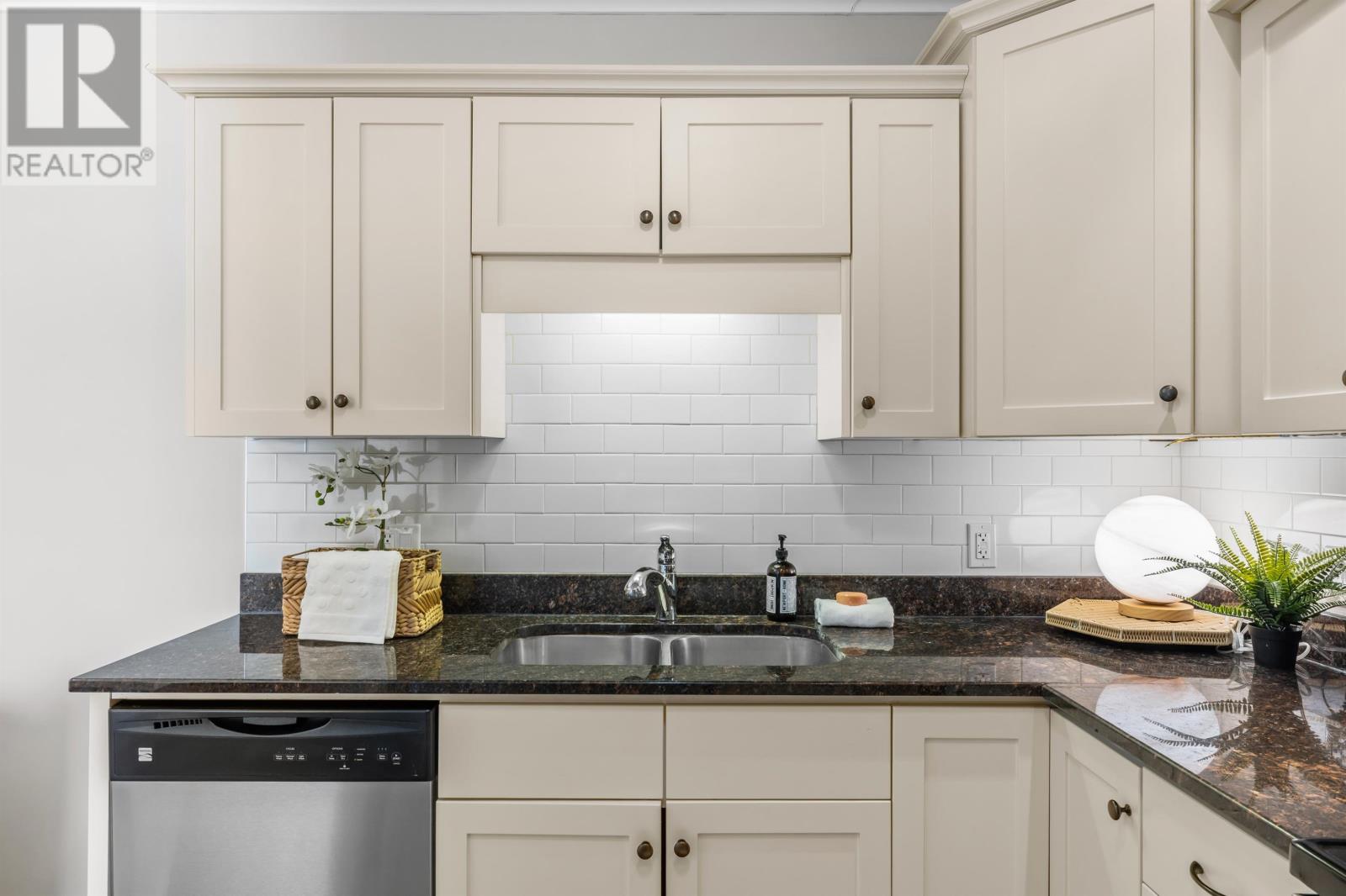 #104 67 DUCK'S LANDING - 22