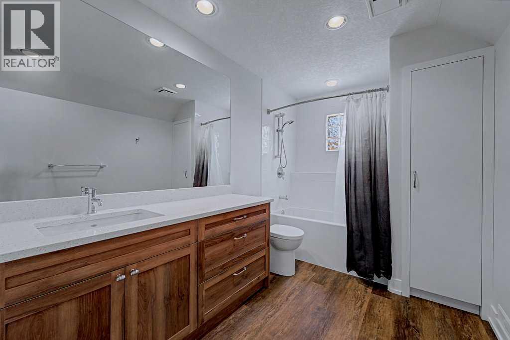 Single Family House Bi-level for Sale in  Bow Crescent NW Bowness Calgary 