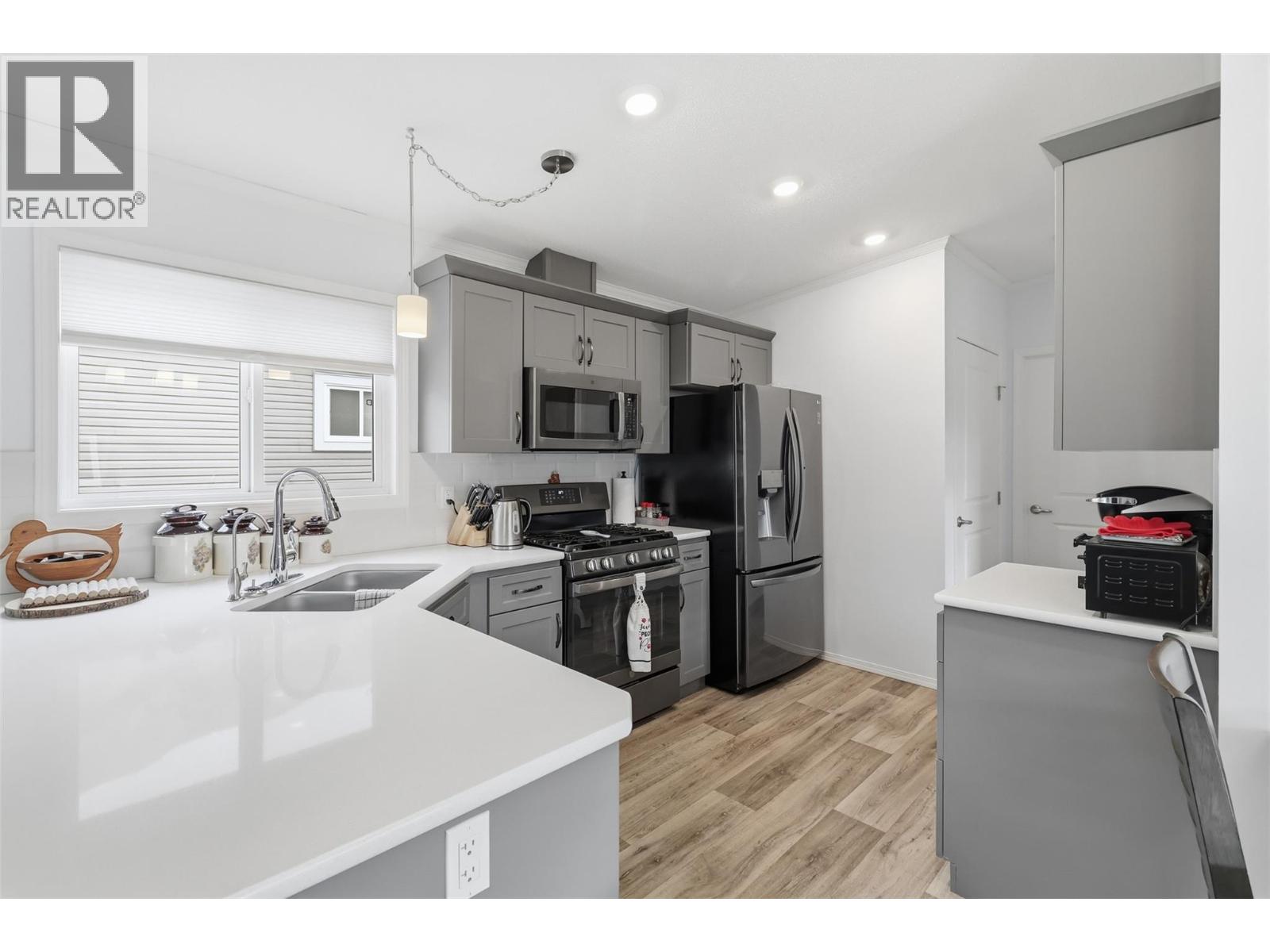 #26 712 SHUSWAP ROAD E - 12