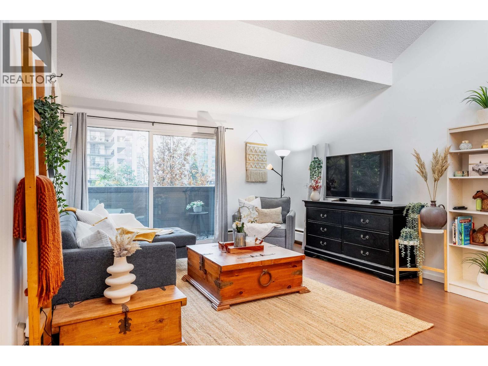 319 206 E 15TH STREET, North Vancouver