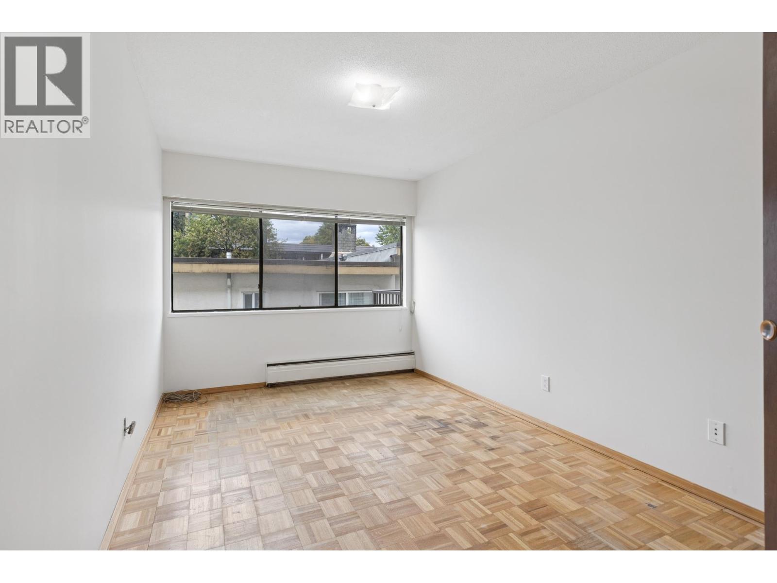 211 155 E 5TH STREET, North Vancouver