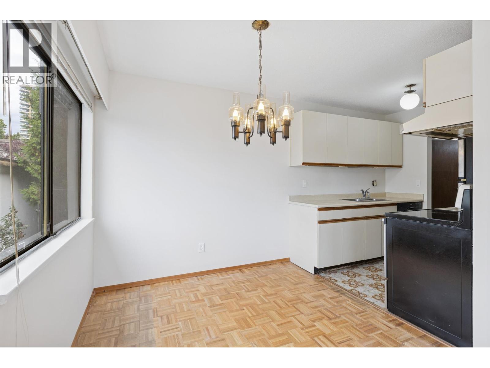 211 155 E 5TH STREET, North Vancouver