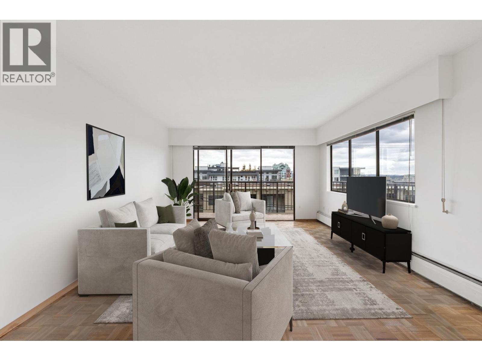 211 155 E 5TH STREET, North Vancouver