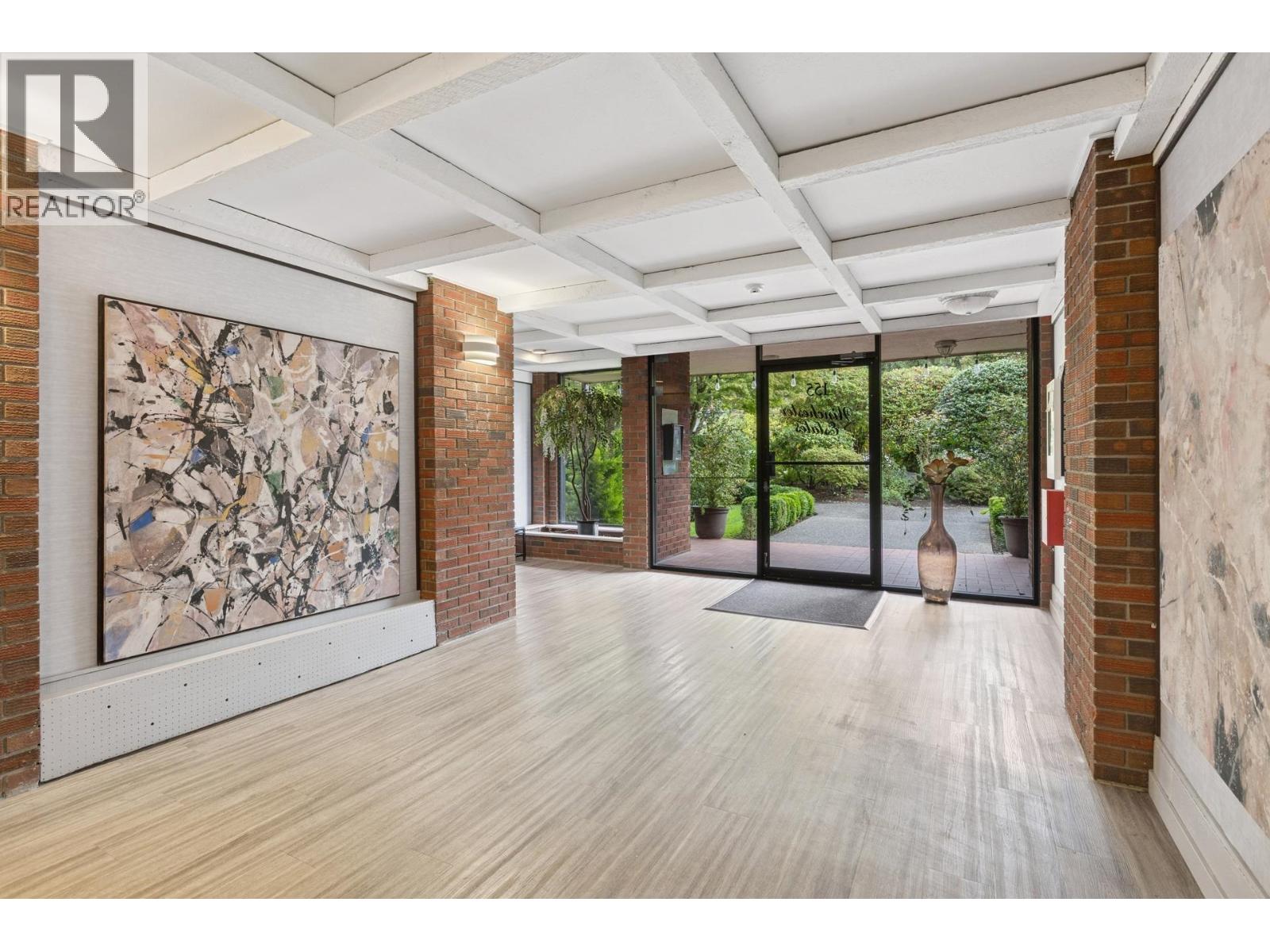 211 155 E 5TH STREET, North Vancouver