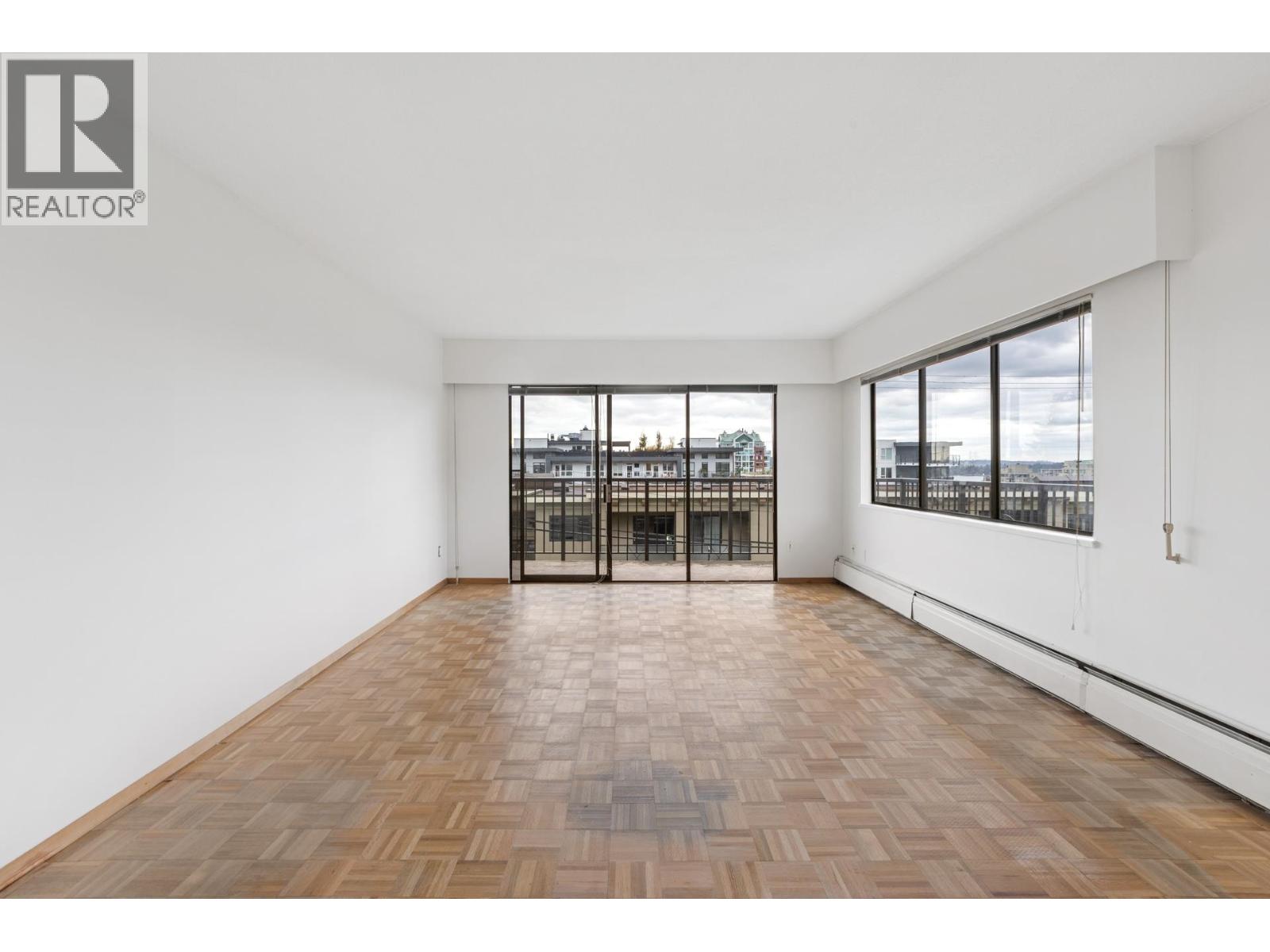 211 155 E 5TH STREET, North Vancouver