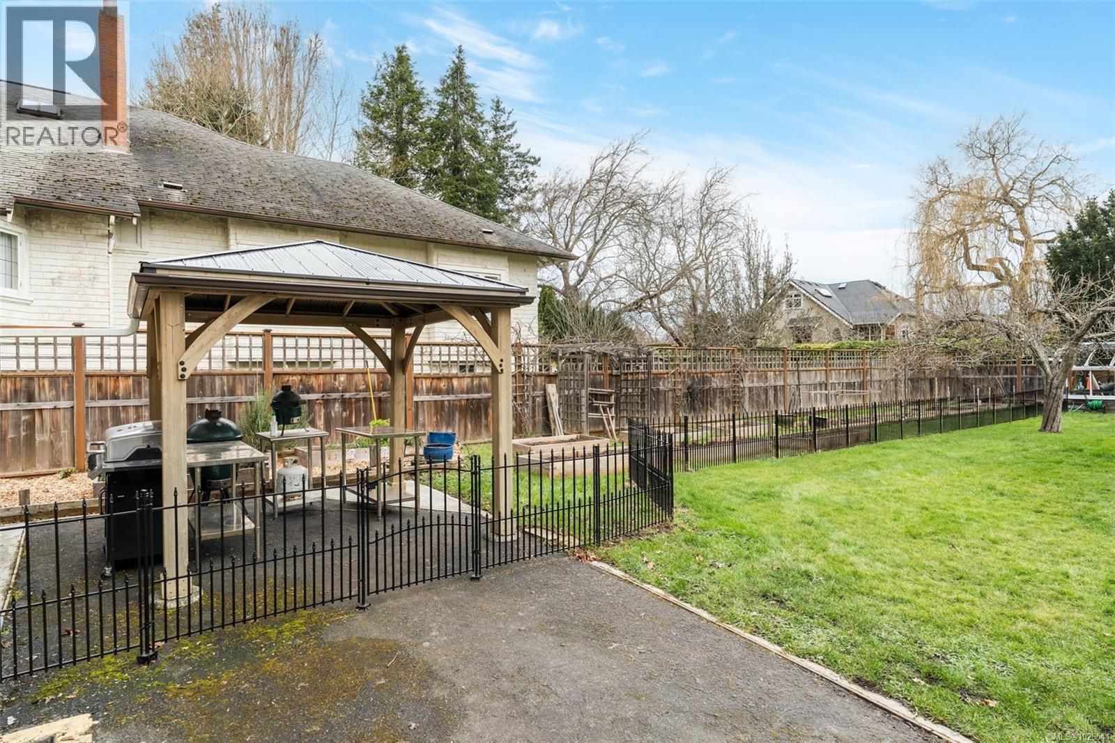 2130 Central Ave, Oak Bay